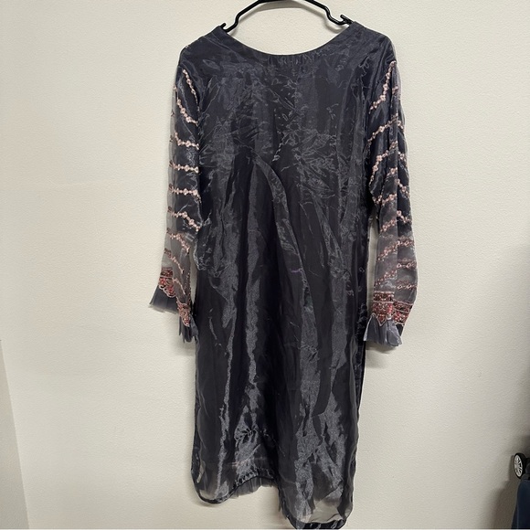 Embroidered Formal Kameez Set – Charcoal & Blush – Size L - Picture 10 of 13
